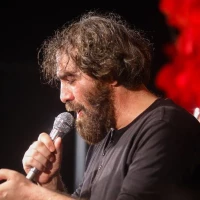من تو دنیا یه دل دارم