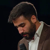 رو سر همه اهل زمین نقل میپاشن