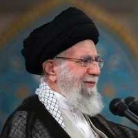 تصویر شهید امام سید علی خامنه‌ای - فوراً آدم‌ها را متهم به ضدانقلابی بودن نکنید