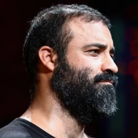 بگرید زمین و بگرید سماء