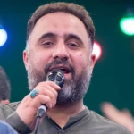 داره خنده روی لب