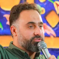 داره خنده روی لب