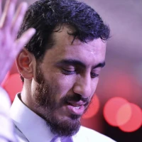 نشسته نزد فقیران به مهربانی و نرمی