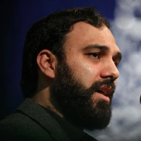 من تماشای تو می‌کردم و غافل بودم