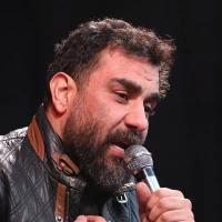 جام درخشید و پر از نور شد