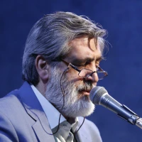 آغاز ماه است و زمین دریای انجم